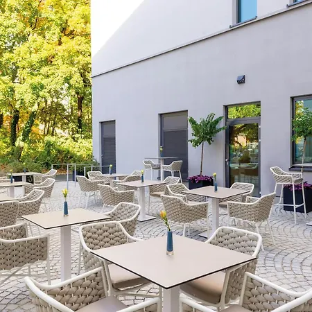 Leonardo Hotel Augsburg-2