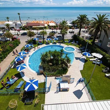 Hotel Jerry - Beachfront & Private Pool-2