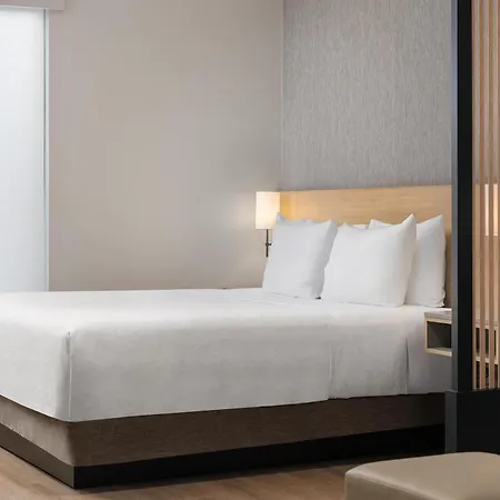Hyatt Place Toronto Airport-3