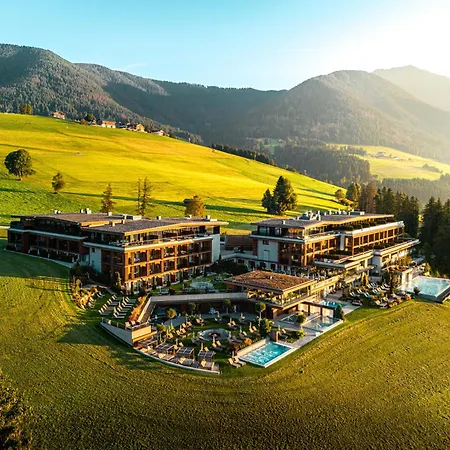 Hotel Alpen Tesitin Panorama Wellness Resort-3