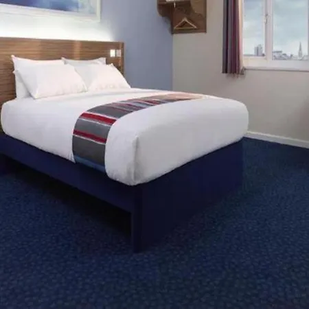 Travelodge Dundee Strathmore Avenue-3