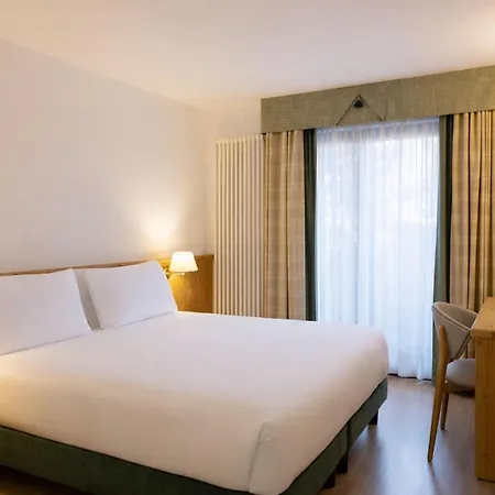 Golf Hotel-3