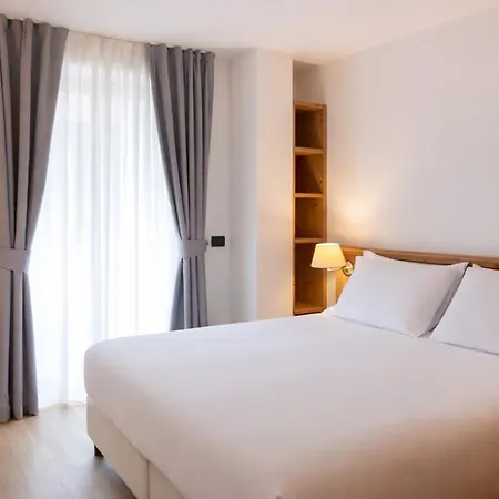 Golf Hotel-2