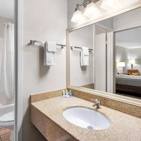 Quality Inn & Suites Lake Havasu City-2