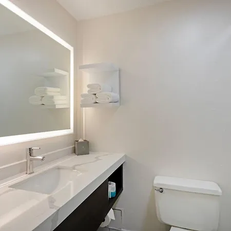 The Lux Hotel & Conference Center, An Ascend Collection Hotel-2