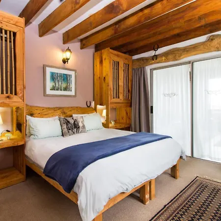 Tniqua Stable Inn-2