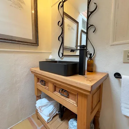 Old Taos Guesthouse B&B-3
