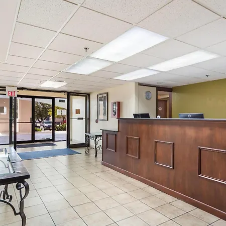 Quality Inn Lincoln Cornhusker-2