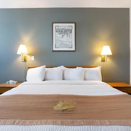 Lakeview Inns & Suites - Okotoks-3