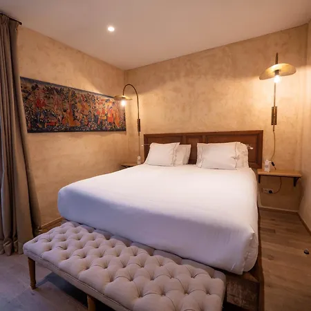 Les Remparts Hotels Et Demeures Historiques-3