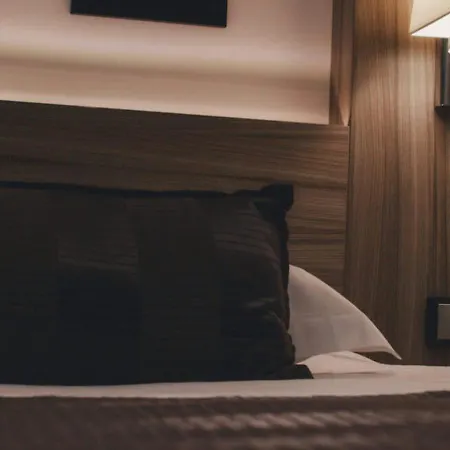Hotel Le Grillon-3