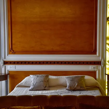 Hotel Villa Pigalle-3