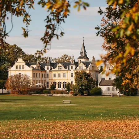 Schloss und Gut Liebenberg-2