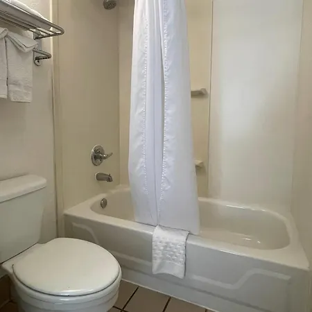Howard Johnson By Wyndham Tempe University/Phoenix-2