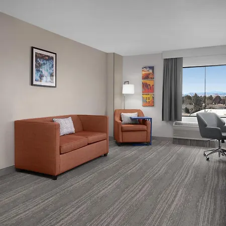 Hampton Inn & Suites Denver-Cherry Creek-2