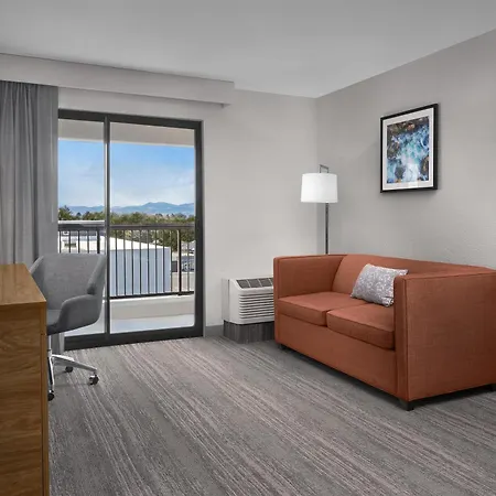 Hampton Inn & Suites Denver-Cherry Creek-3