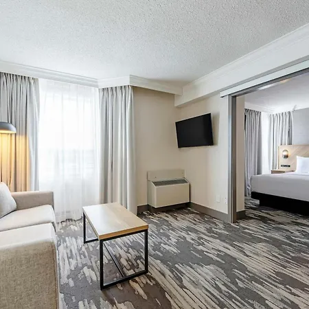 Sandman Signature Mississauga Hotel-3
