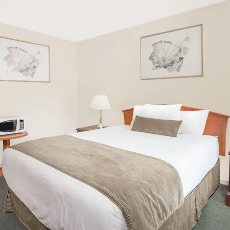 Howard Johnson By Wyndham Downtown Kamloops-2
