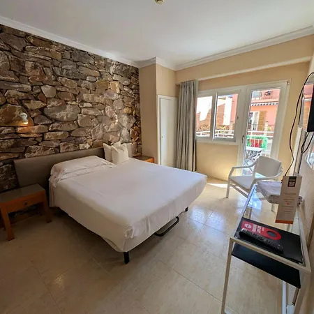Hostal Mar Del Plata (Adults Only)-2