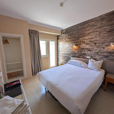 Hostal Mar Del Plata (Adults Only)-3