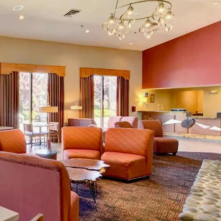 The Lodge At Roseburg-3