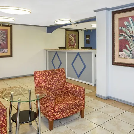 Travelodge By Wyndham Fort Myers North-3