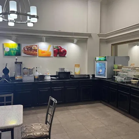 Days Inn & Suites By Wyndham Festus-3