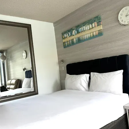 Le George Motel-2