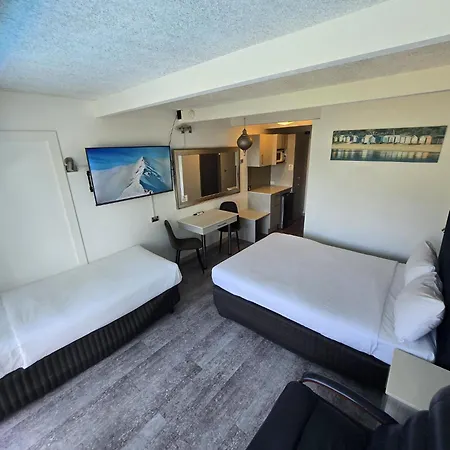 Le George Motel-3
