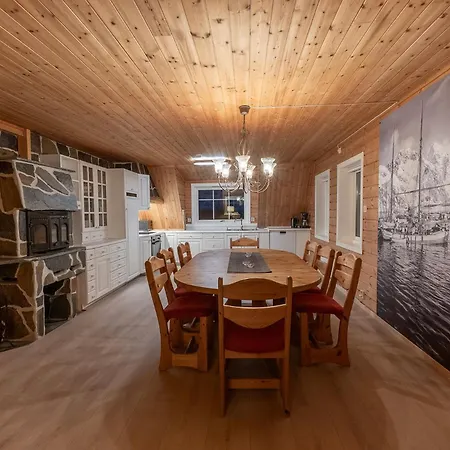 Henningsvaer Rorbuer-2