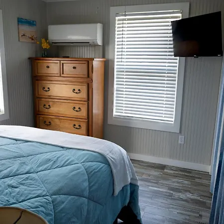Blue Dolphin Inn And Cottages-3