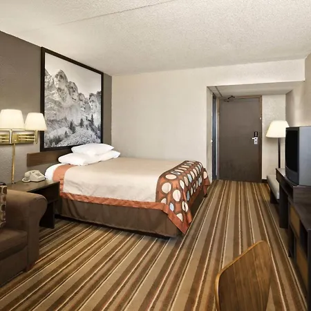 Super 8 By Wyndham Redfield-2