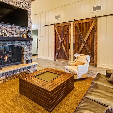 Black Fox Lodge Pigeon Forge, Tapestry Collection By Hilton-2
