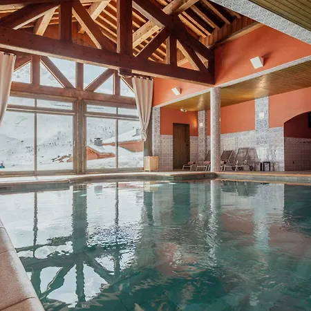 Hotel Les Suites Du Montana By Les Etincelles-3