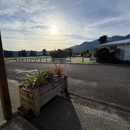 Mt Cook View Motel - Fox Glacier-3