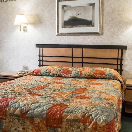 Econo Lodge Inn & Suites Colonie Center Mall-2