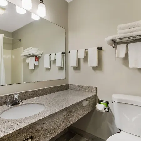 Econo Lodge Inn & Suites Yankton-3