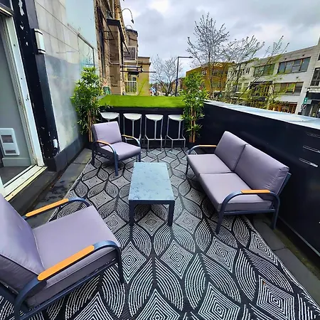 Liv Mtl Soho Spacious Rooftop Suites For Groups Near Downtown Montreal-3