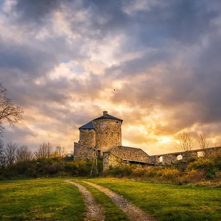 Le Donjon de Montegut Nuit Medievale au coeur des Pyrenees-2