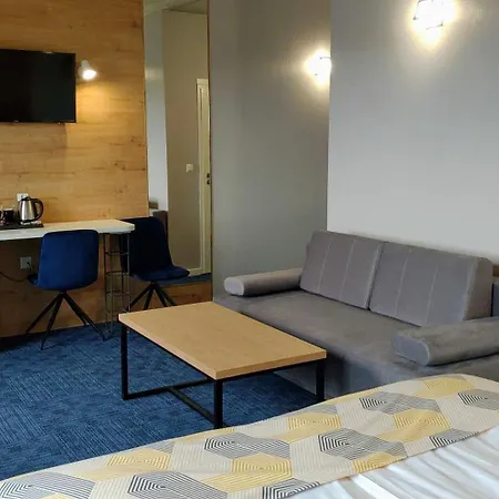 Hotel 107-3