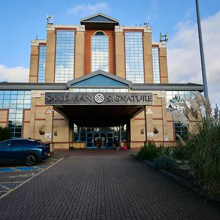Sandman Signature London Gatwick Hotel-3