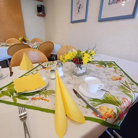 Hotel am Lärchenberg I Frühstück, WLAN, Parkplatz-3