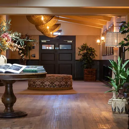 The Potters Heron - A Heartwood Inn-3