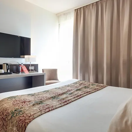 Brit Hotel Golfhotel Saint Samson-3