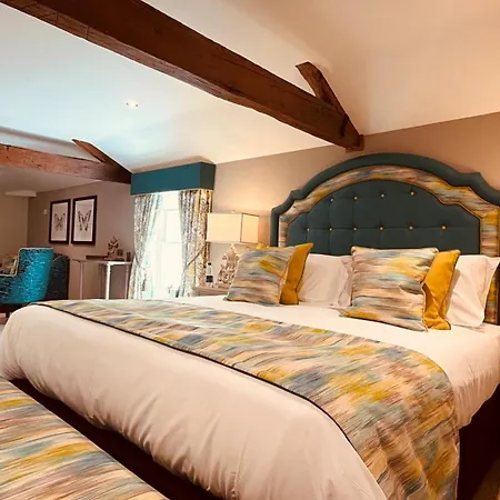 The White Horse Hotel, Romsey, Hampshire - The Coaching Inn Group-2