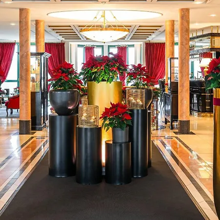 Victor's Residenz-Hotel Schloss Berg-3