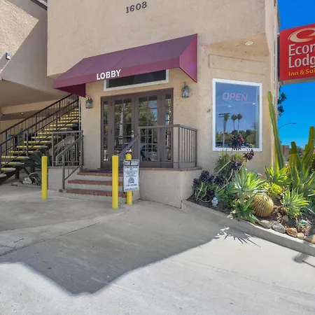 Econo Lodge Inn & Suites Fallbrook Downtown-2
