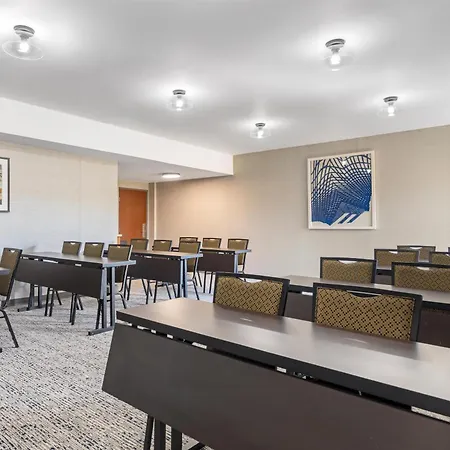 Best Western Plus Fresno Airport Hotel-2