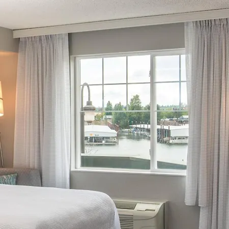 Courtyard By Marriott Portland North-3