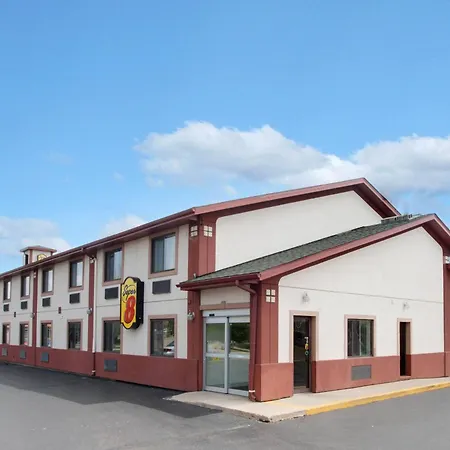 Super 8 By Wyndham Crystal Lake-3